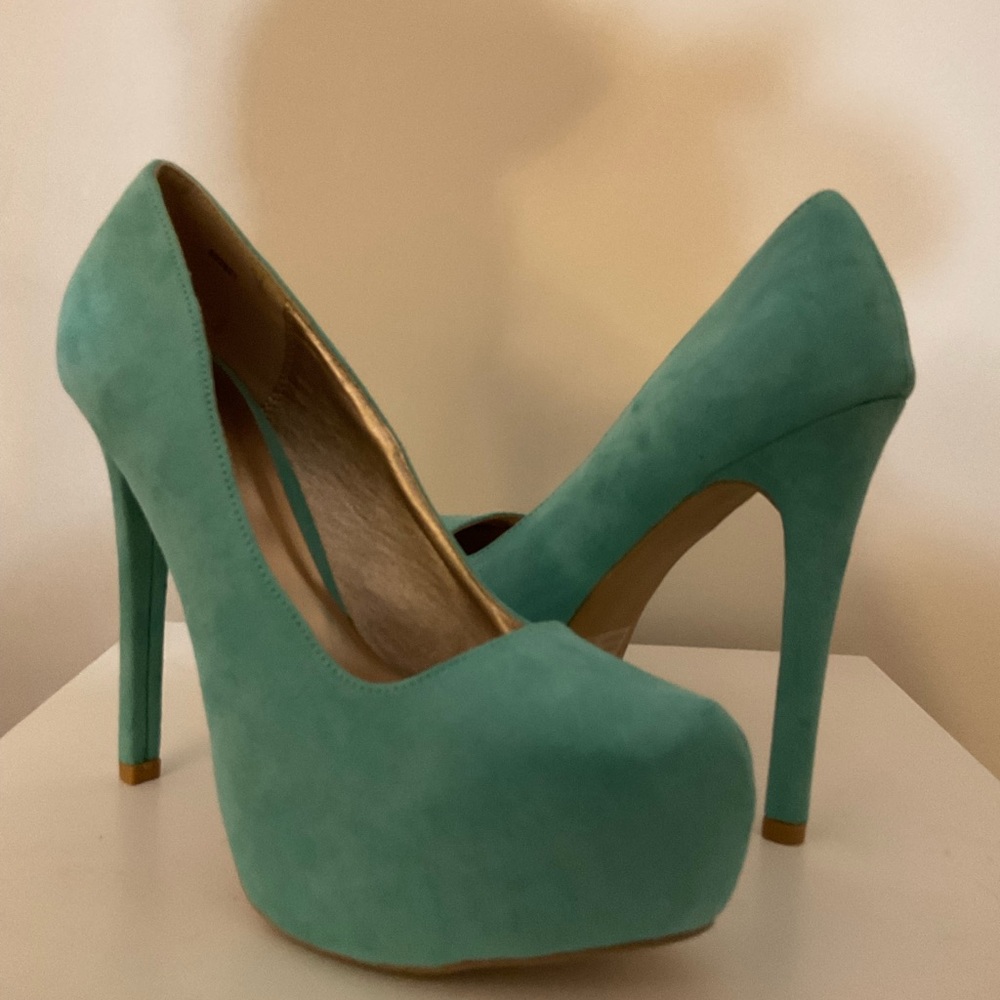 Charlotte Russe sage platform heel